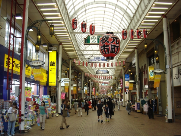 모토마치 거리는 고베의 활기참을 잘 보여주는 상점 아케이드다.