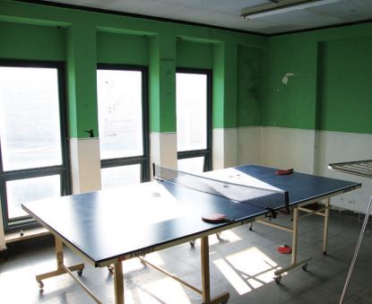 교육관 4층 탁구대만 있는 공실.