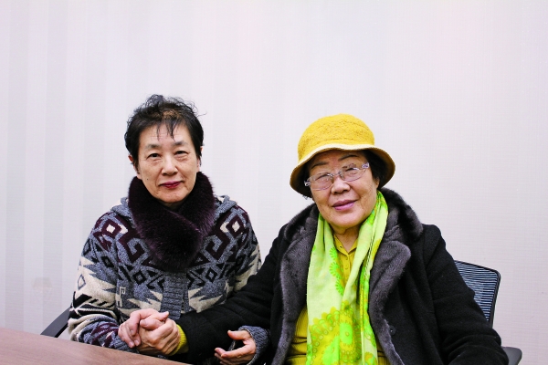 이용수 할머니와 일본인 활동가 츠보카와씨.
