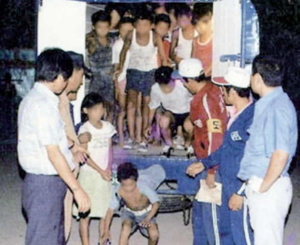 1980년대 부산에서 트럭으로 운반돼 형제복지원에 도착한 아이들이다.출처 : 형제복지원 운영자료집