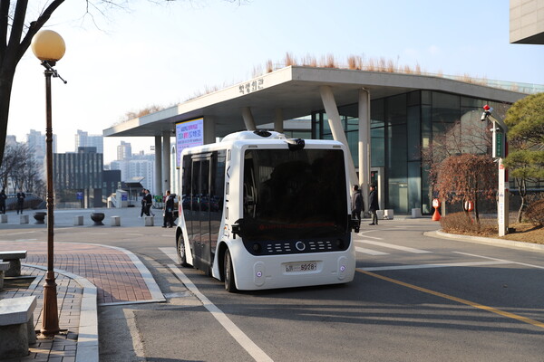 지난 1월 26일(금) 본교에서 자율주행버스 시범운행이 이뤄졌다. 정상현 기자 sungky@soongsil.ac.kr