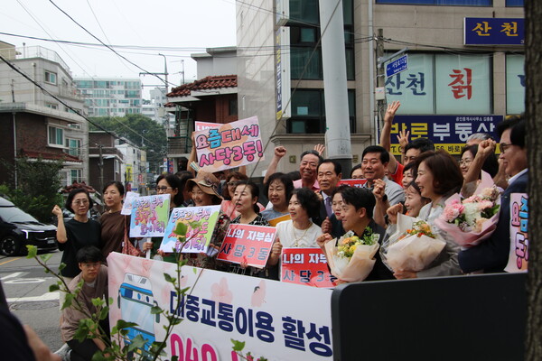 난달 26일(월) 남성역에서 040 버스 노선 신설 행사가 진행됐다. 이날 나경원 국회의원, 동작구 박일하 구청장이 참석했다.