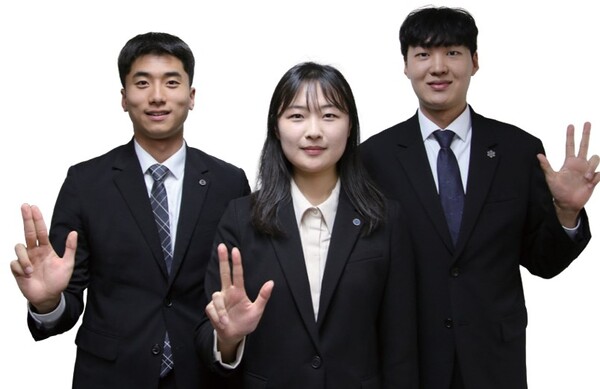 왼쪽부터 황명연(사학·22) 부후보, 김주영(국제법무·21) 정후보, 한규연(전기·20) 부후보