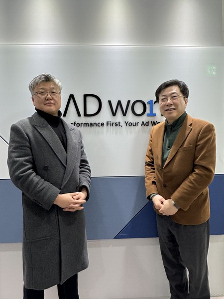 왼쪽부터 애드원 조항원 대표, 박주영 교수