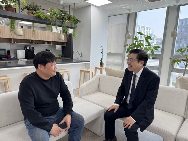 왼쪽부터 넥스팟솔루션 박준표 대표, 박주영 교수