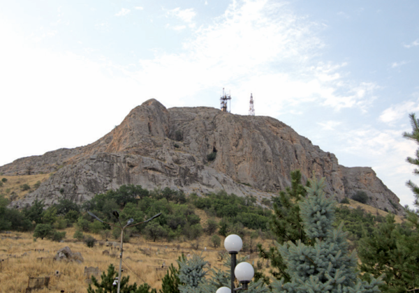 키르기스스탄 오시에 위치한 술라이만투 성산의 모습이다.