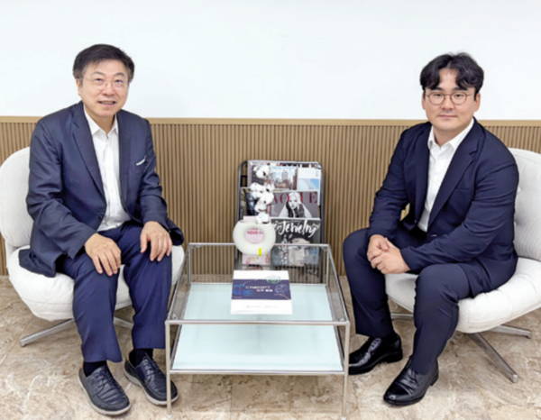 박주영 교수(좌), 신태용 대표(우)