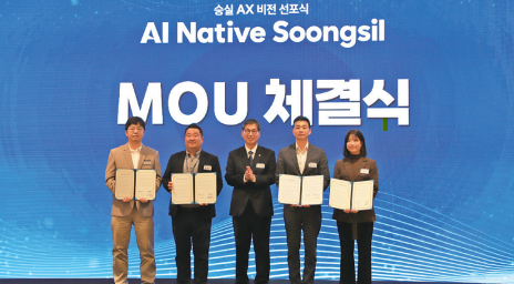 본교와 MOU를 체결한 기업들과 GPU 클러스터 기증식을 진행하고 있다.