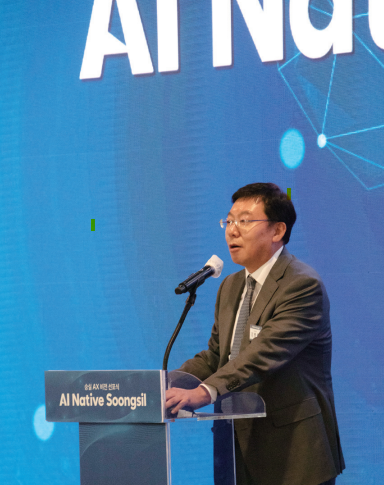 전자신문사 강병준 대표가 축사를 전하고 있다.